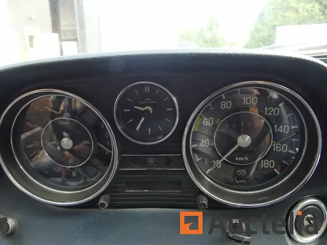 Auto oldtimer mercedes-benz 240d 115d 3.0 (116.118 1975 km) - afbeelding 20 van  21