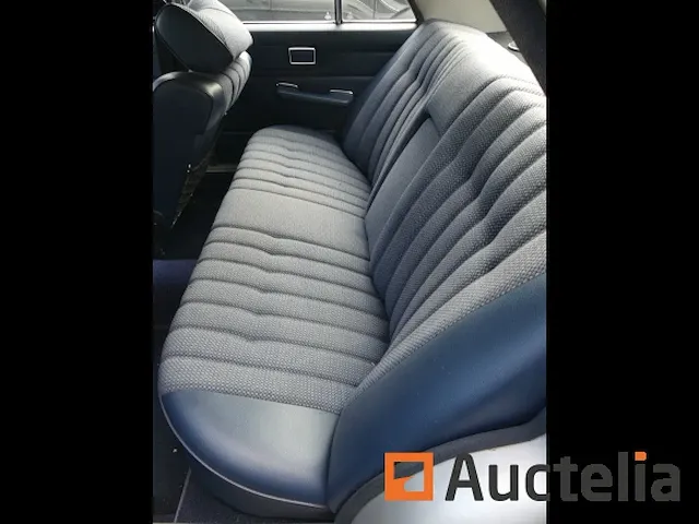 Auto oldtimer mercedes-benz 240d 115d 3.0 (116.118 1975 km) - afbeelding 21 van  21