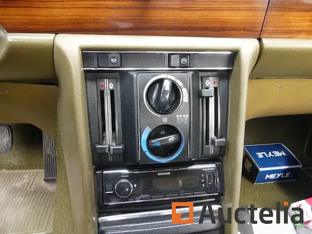Auto oldtimer mercedes-benz 450 se (1977-217.521 km) - afbeelding 12 van  21