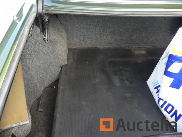 Auto oldtimer mercedes-benz 450 se (1977-217.521 km) - afbeelding 18 van  21