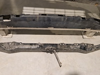 Auto onderdelen picasso : set achterlichten, set koplampen, voorbumper met mistlichten, alternator, aircopomp en intercooler 1.6 hdi, frontbalk en bovenbouw (motorkapslot) en zijspiegels, van citroen picasso bouwjaar 2010 - afbeelding 2 van  6