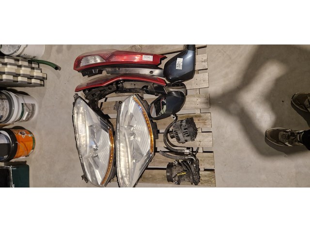 Auto onderdelen picasso : set achterlichten, set koplampen, voorbumper met mistlichten, alternator, aircopomp en intercooler 1.6 hdi, frontbalk en bovenbouw (motorkapslot) en zijspiegels, van citroen picasso bouwjaar 2010 - afbeelding 4 van  6