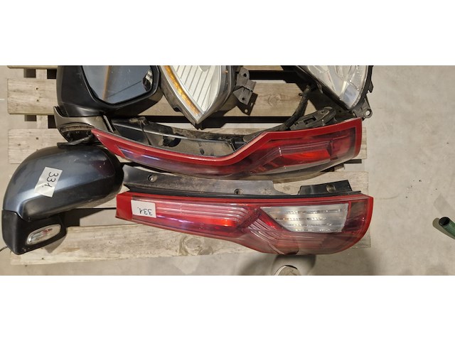 Auto onderdelen picasso : set achterlichten, set koplampen, voorbumper met mistlichten, alternator, aircopomp en intercooler 1.6 hdi, frontbalk en bovenbouw (motorkapslot) en zijspiegels, van citroen picasso bouwjaar 2010 - afbeelding 5 van  6
