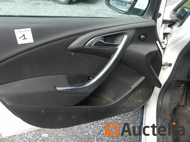Auto opel astra sport tourer (2013-314.104 km) - afbeelding 8 van  33