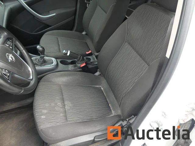 Auto opel astra sport tourer (2013-314.104 km) - afbeelding 9 van  33