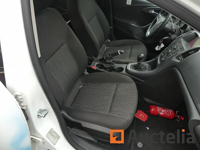 Auto opel astra sport tourer (2013-314.104 km) - afbeelding 31 van  33