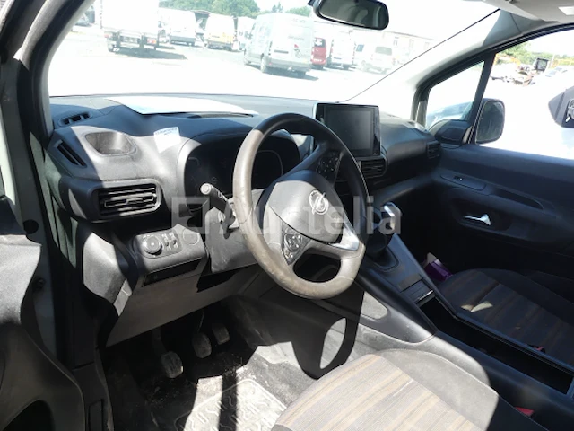 Auto opel combo life (2020-164.299 km-vin:wovecyhylj618520) - afbeelding 3 van  24