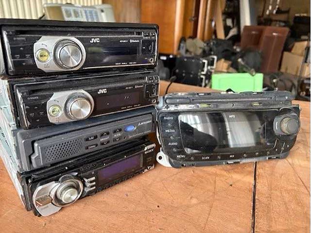 Auto radio diversen - part (5x) - afbeelding 1 van  6