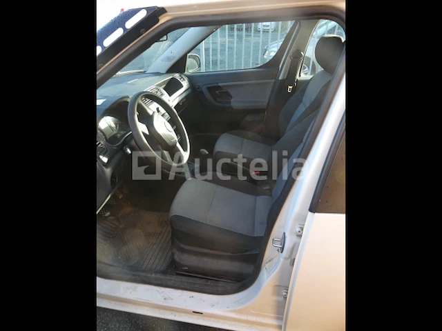 Auto skoda roomster (2010-118.919 km) - afbeelding 27 van  31