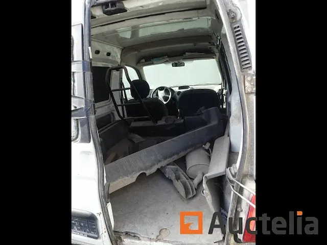 Auto van peugeot partner 1.6 hdi (voor onderdelen) - afbeelding 8 van  12