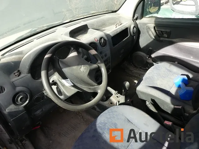 Auto van peugeot partner 1.6 hdi (voor onderdelen) - afbeelding 11 van  12