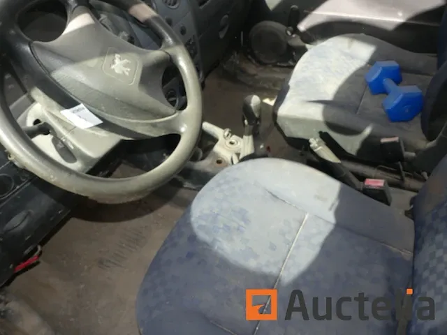 Auto van peugeot partner 1.6 hdi (voor onderdelen) - afbeelding 12 van  12
