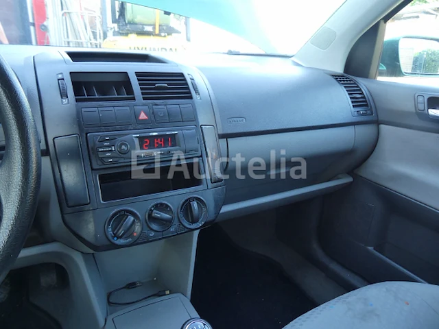 Auto volkswagen polo (2002-119.466 km) - afbeelding 32 van  33
