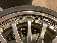 Autobanden met velgen - afbeelding 9 van  13