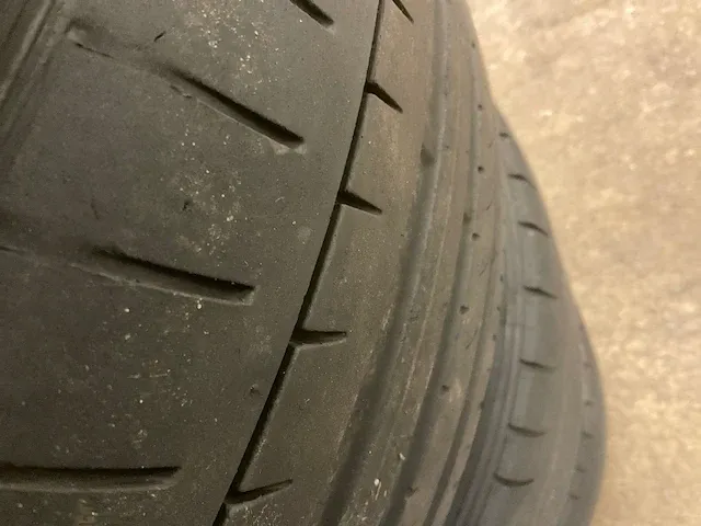 Autobanden met velgen - afbeelding 12 van  13