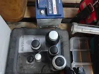Autobatterij + diverse autoproducten - afbeelding 1 van  4