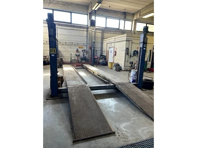 Autohefbrug, stenhoj - afbeelding 1 van  9