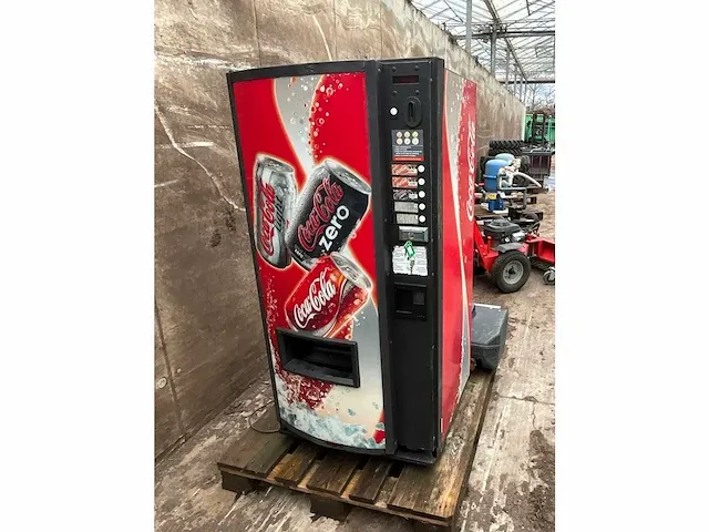 Automaat, coca cola - afbeelding 1 van  4