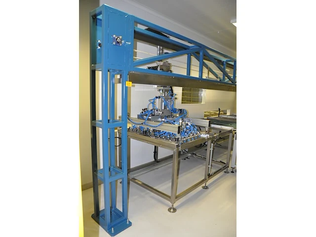 Automated assembly room for laminated side lite inc. belt conveyor - afbeelding 3 van  9