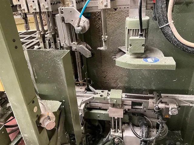 Automatische hoekoppoetsmachine soenen hendrik bfp/cnc - afbeelding 8 van  39