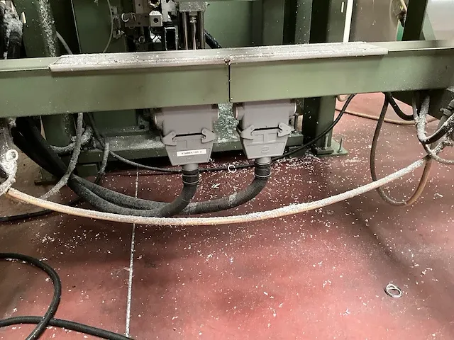 Automatische hoekoppoetsmachine soenen hendrik bfp/cnc - afbeelding 29 van  39