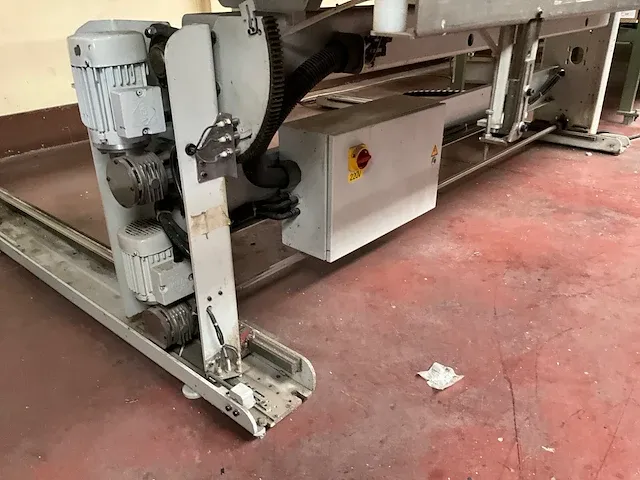Automatische kieptafel soenen hendrik kip mt - afbeelding 20 van  21