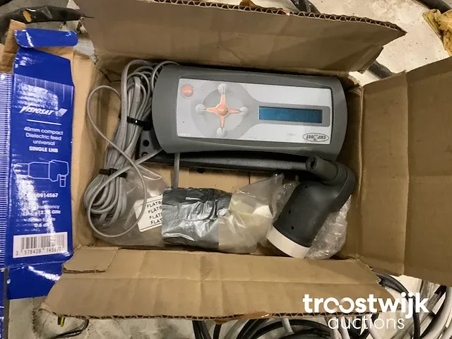 Automatische satelliet schotel - afbeelding 2 van  4