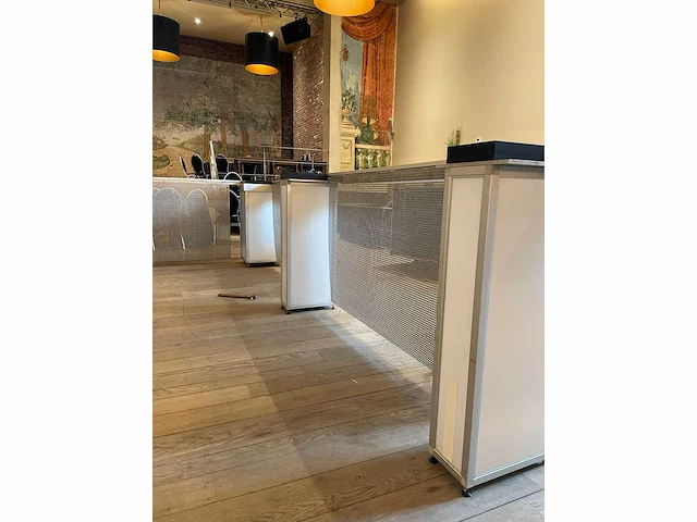 Automatische sushibar - rolketen - afbeelding 8 van  16