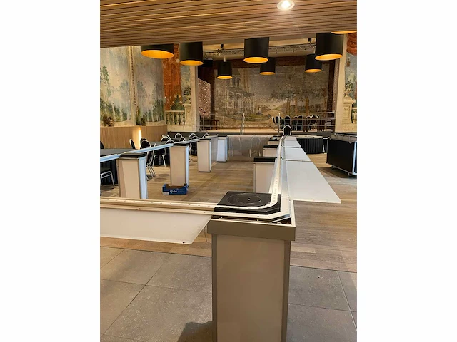 Automatische sushibar - rolketen - afbeelding 16 van  16