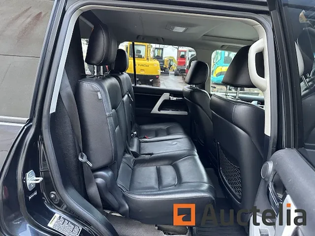 Auto's toyota landcruiser 200 - afbeelding 19 van  40