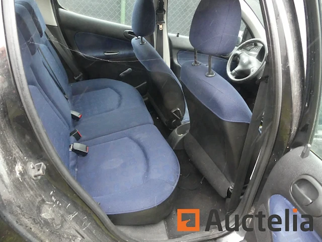 Autowrak (inbeslagname op de weg) peugeot 206 - afbeelding 6 van  15