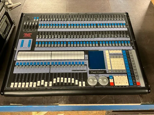 Avolites pearl expert lichtmengtafel - afbeelding 1 van  7