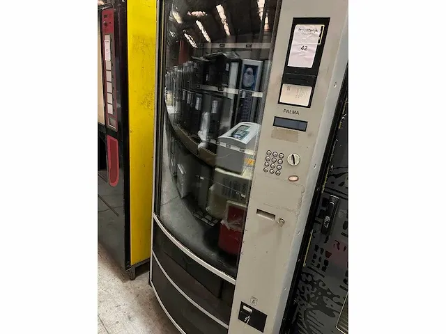 Azkoyen - palma - vending machine met id lezer - afbeelding 1 van  3