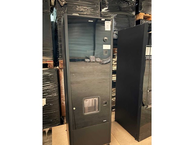 Azkoyen - zeneria - verkoopautomaat - afbeelding 3 van  4