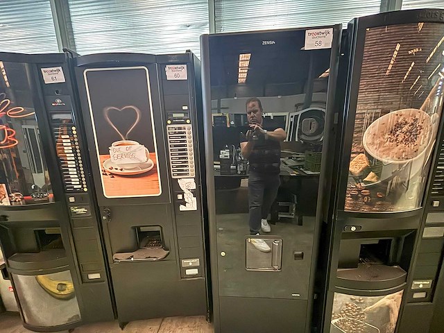 Azkoyen - zensia - koffie - verkoopautomaat - afbeelding 1 van  4