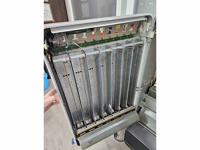 Azkoyen d21 sigarettenautomaat (5x) - afbeelding 8 van  8