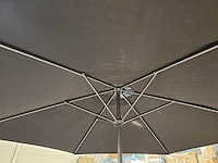 Azur alu parasol dia 300cm kleur zwart met zwengel - afbeelding 2 van  4