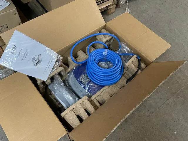 Azuro shark pro 7 zwembad robot - afbeelding 8 van  11