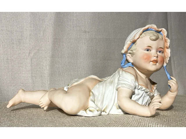 Baby beeldje in europese biscuit - afbeelding 1 van  6