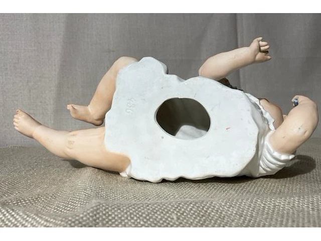 Baby beeldje in europese biscuit - afbeelding 4 van  6