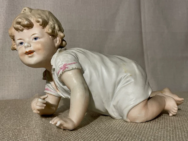 Baby beeldje in europese biscuit - afbeelding 1 van  6