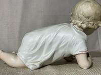 Baby beeldje in europese biscuit - afbeelding 3 van  6