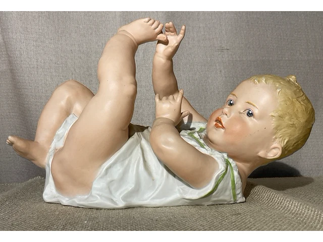 Baby beeldje in europese biscuit - afbeelding 1 van  7