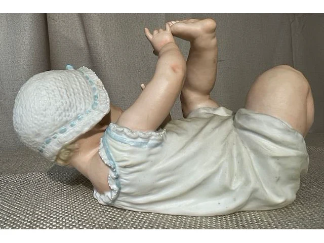 Baby beeldje in europese biscuit - afbeelding 2 van  3