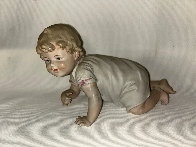 Babybeeldje in europees biscuit - afbeelding 1 van  5