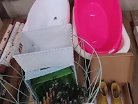 Badjes, decoratie en paar schoenen - afbeelding 1 van  5