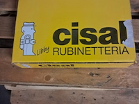 Badkamer kraan nieuw - afbeelding 1 van  3