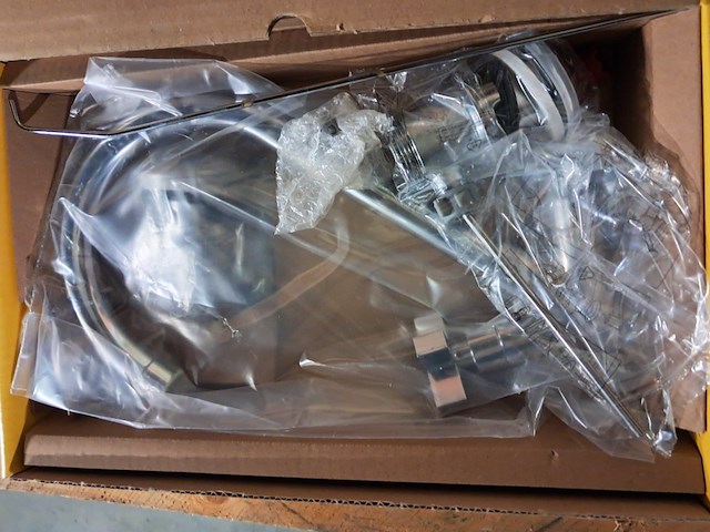 Badkamer kraan nieuw - afbeelding 2 van  3