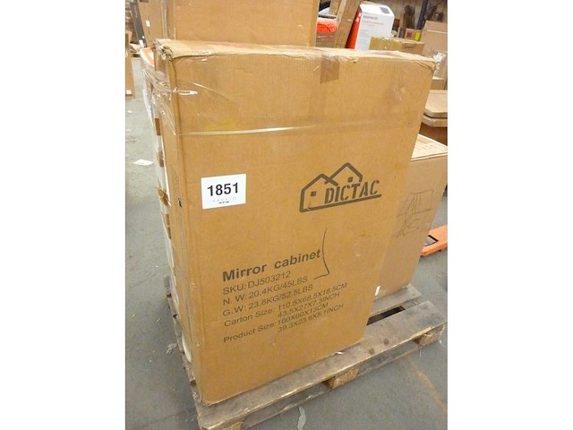 Badkamerkast met spiegel, led-verlichting en stopcontact - afbeelding 3 van  11