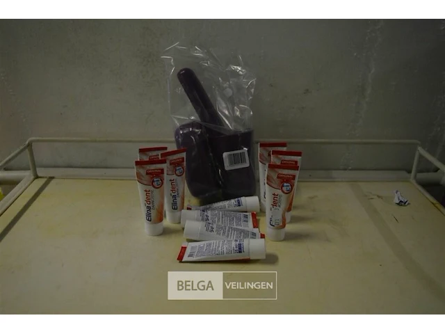 Badkamersetje en 10x 25ml tandpasta - afbeelding 1 van  2